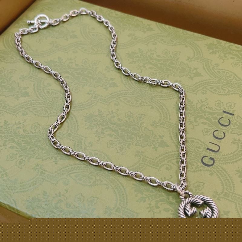 G*u*i necklaces